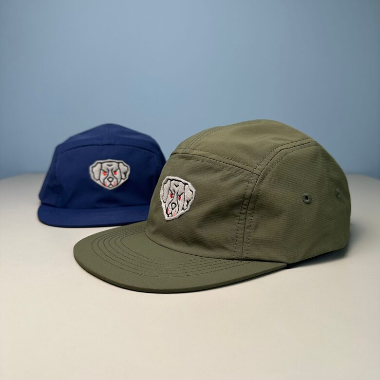 Cepure ar nagu Suns (zema profila piegriezums)